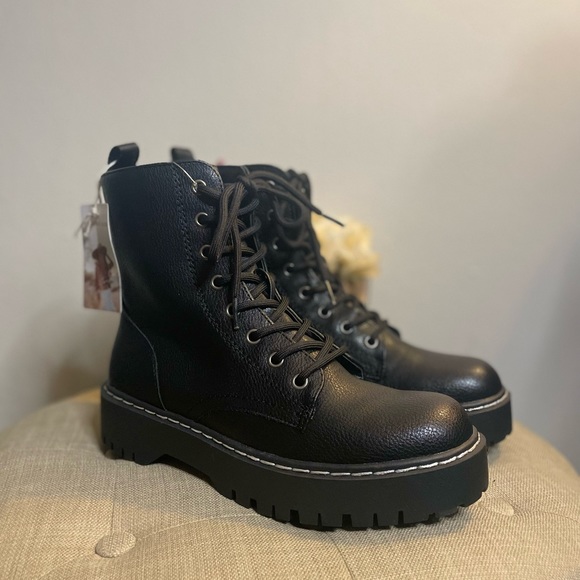 Sincerely Jules “Harley” Combat Boots - Sizes: 8 & 8 1/2 - Picture 3 of 10
